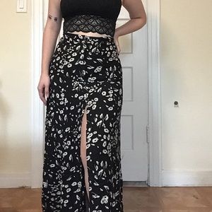 Floral black & white maxi skirt🥀